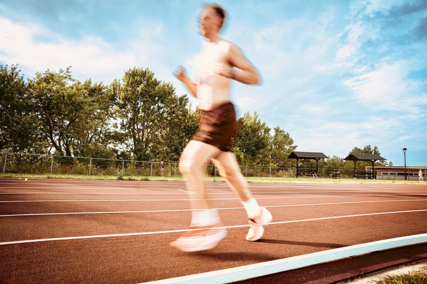 Courir en chest : pour ou contre ?