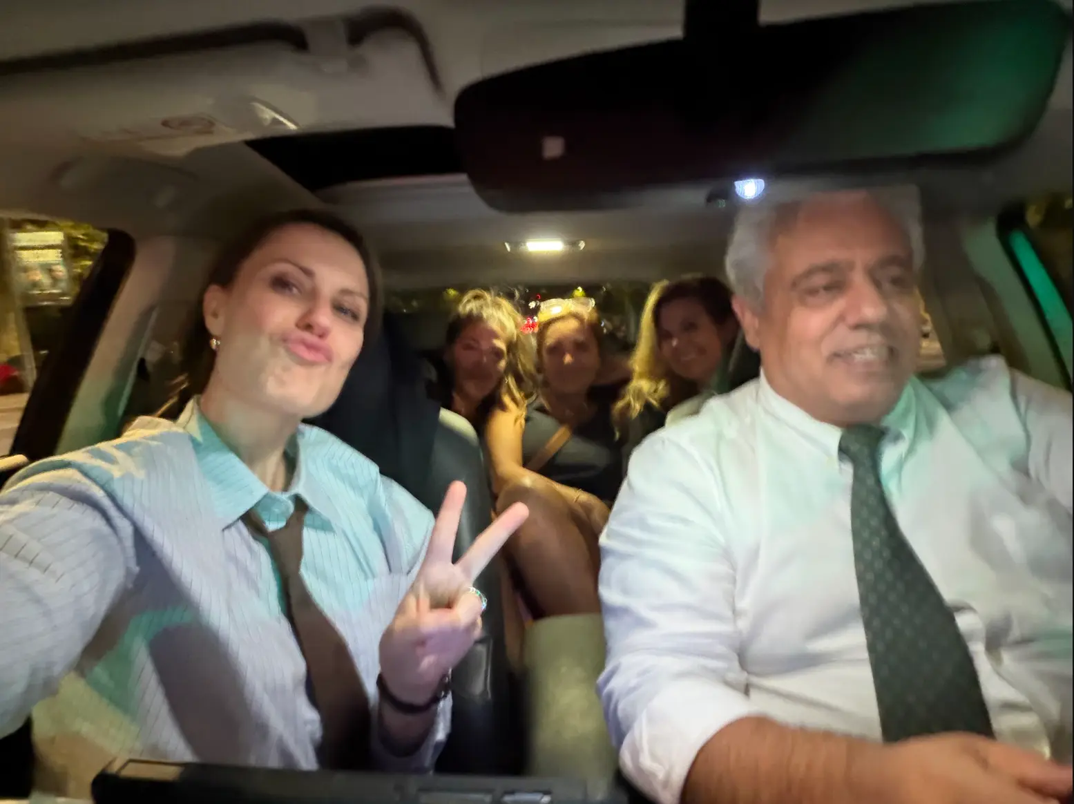 Photo fournie par l’auteure « On salue notre chauffeur, Parviz Nowrozy, d’origine iranienne, qui nous a confié adorer Céline <3 »