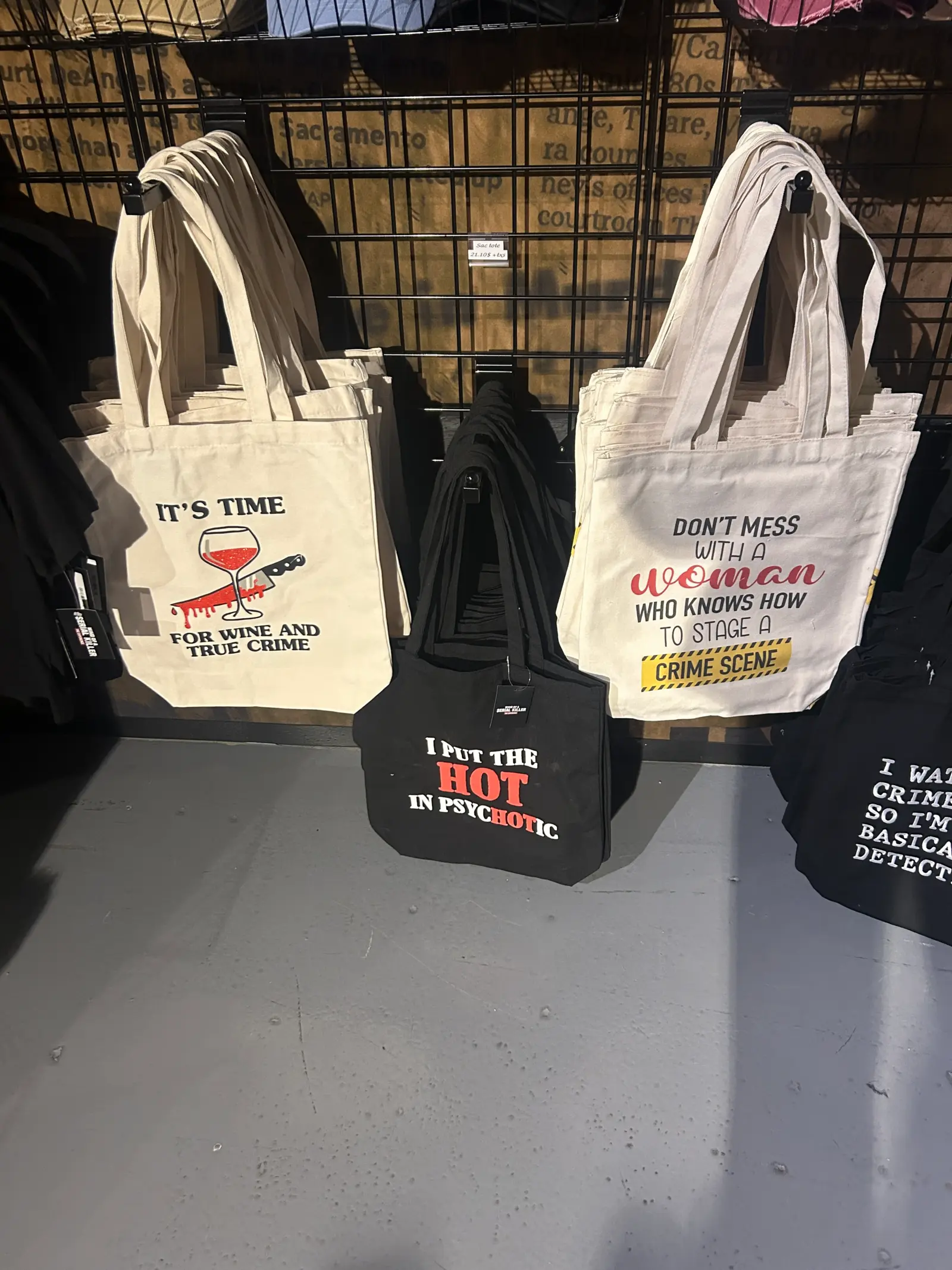 Séance shopping pour la pire personne que vous connaissez. Photo : Benoît Lelièvre, URBANIA